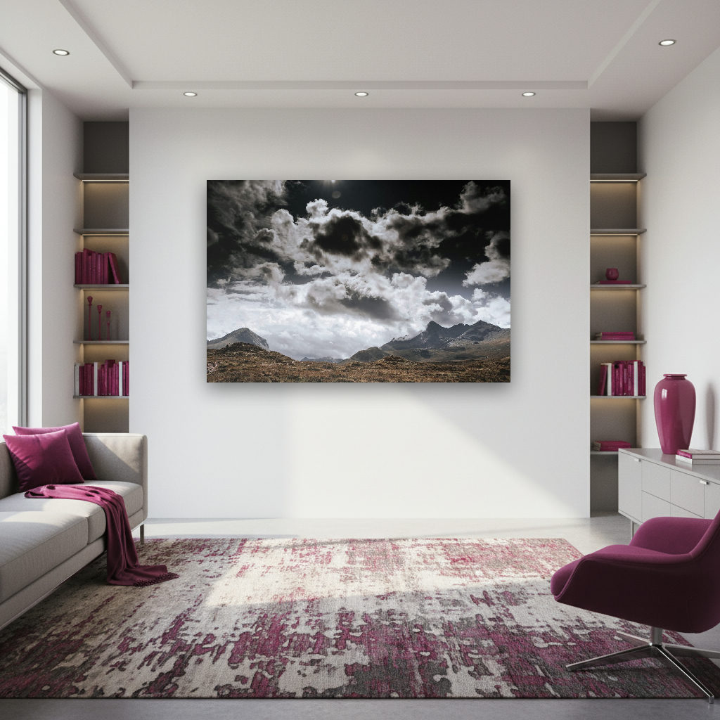 Weite, kontrastreiche Landschaft der Isle of Skye mit sanften Hügeln, dramatischem Himmel und vielfältigen Farben, eingefangen als Fotokunst.