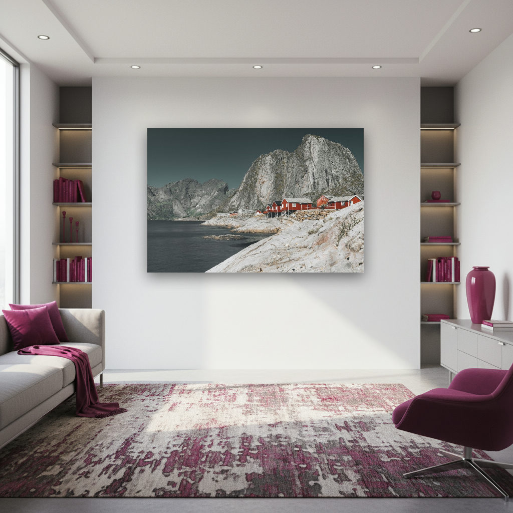 Majestätisches Bergpanorama bei Hamnøy auf den Lofoten, ruhiges Wasser, bunte Fischerhäuser und dramatische Berge unter vielfältigem Himmel.