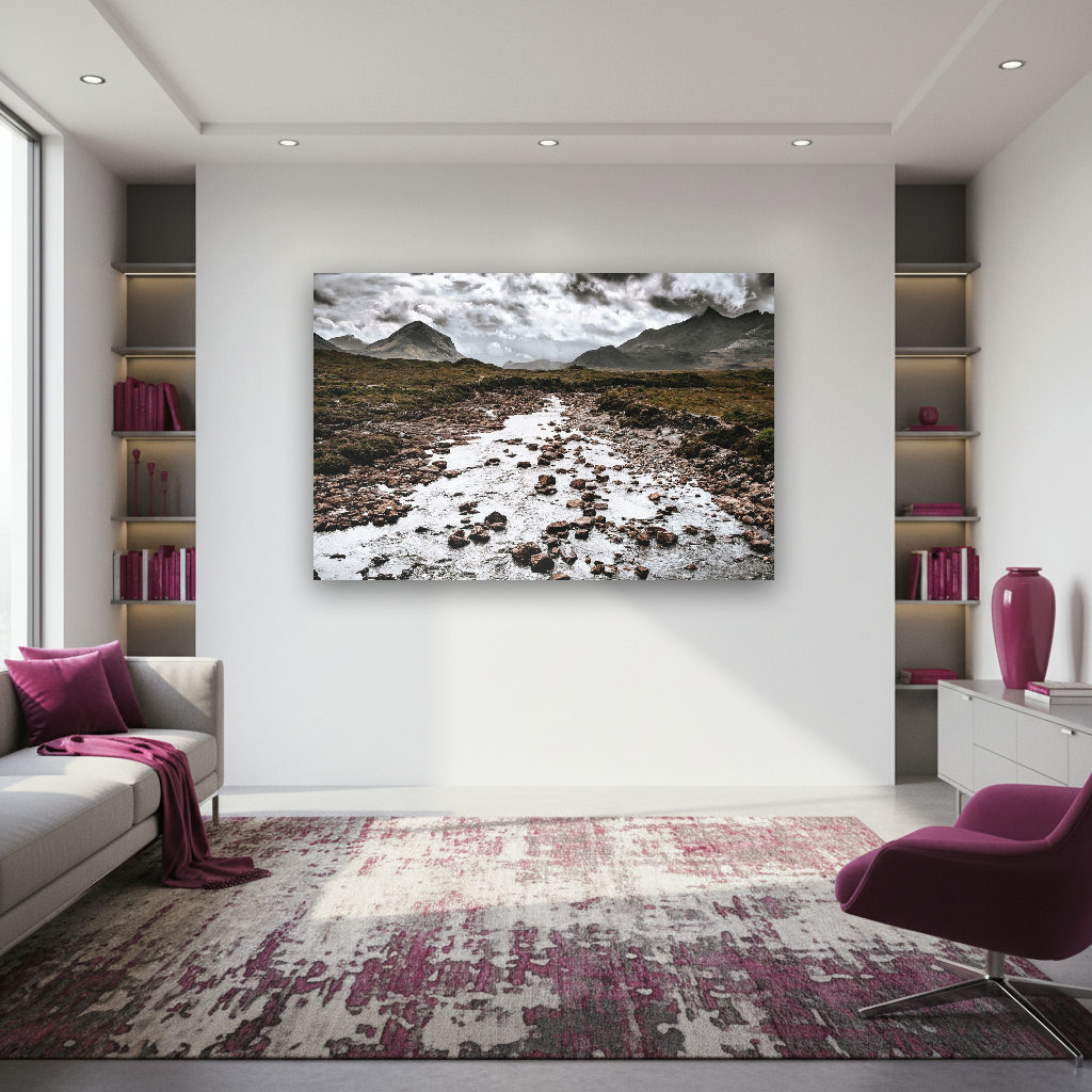 Dramatische Berge der Isle of Skye mit vielfältigen Farben und mystischer Stimmung, aufgenommen von Fotograf Kurt Weigel.